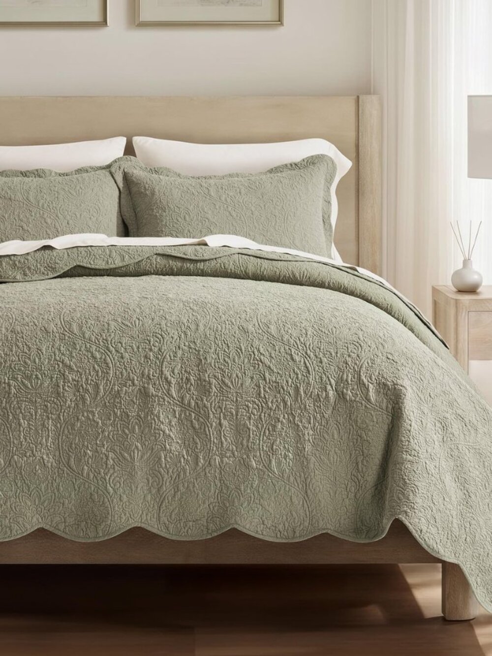 EVERGRACEHOME 100% Cotton Scalloped Quilt Set, King, Light Sage Green